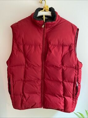 Vintage GAP Men's Red Quilted Down Filled Puffer Vest with Fleece Sherpa Collar.
